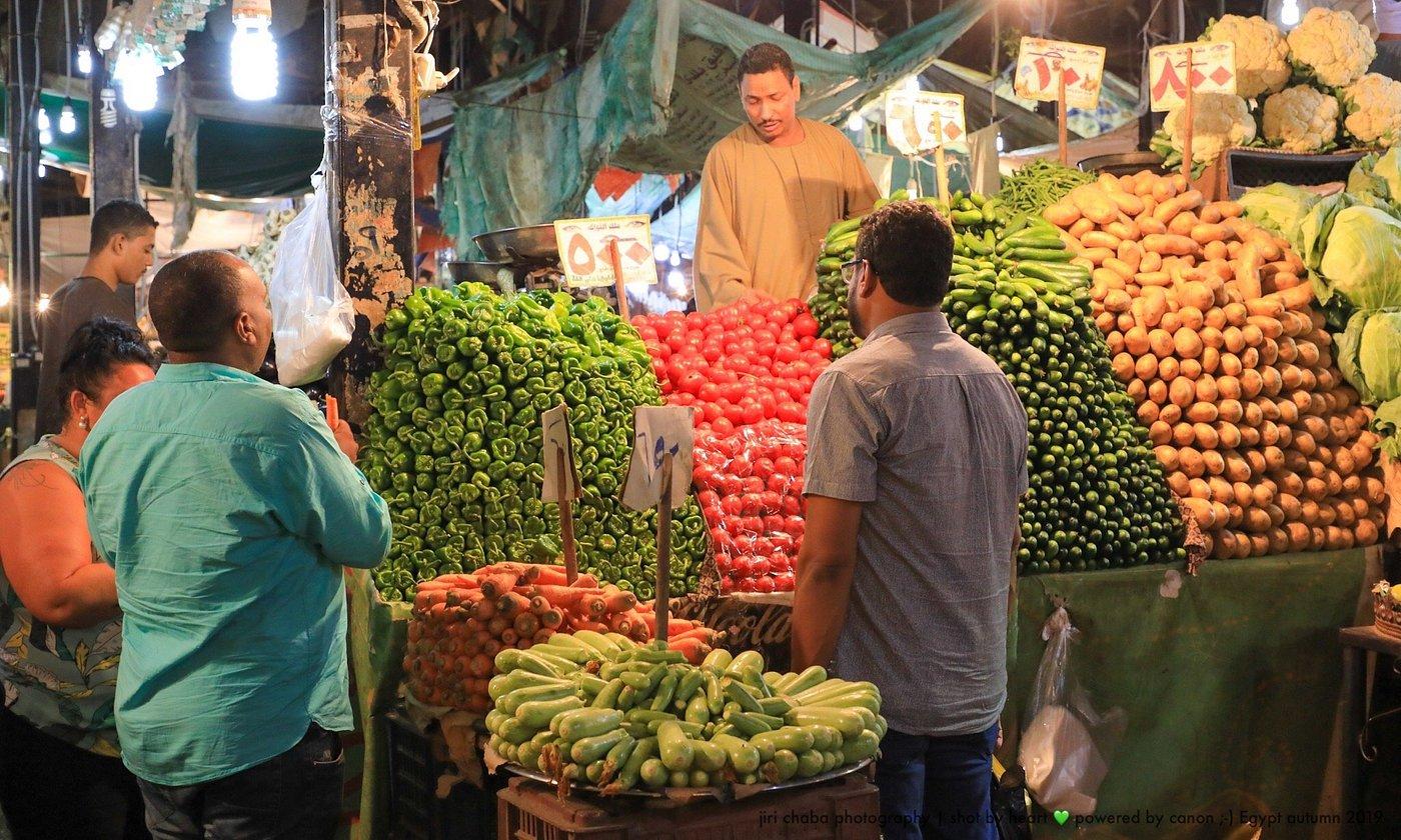 Busy stalls at El Dahar Souq in old Hurghada