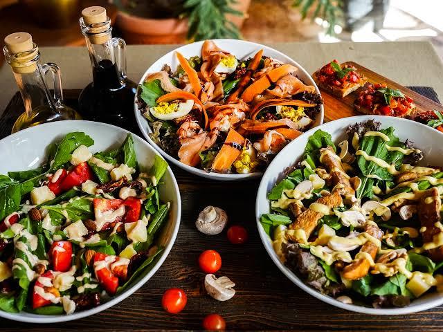 Wood-fired pizza and lagoon views at Zi Amelia in El Gouna