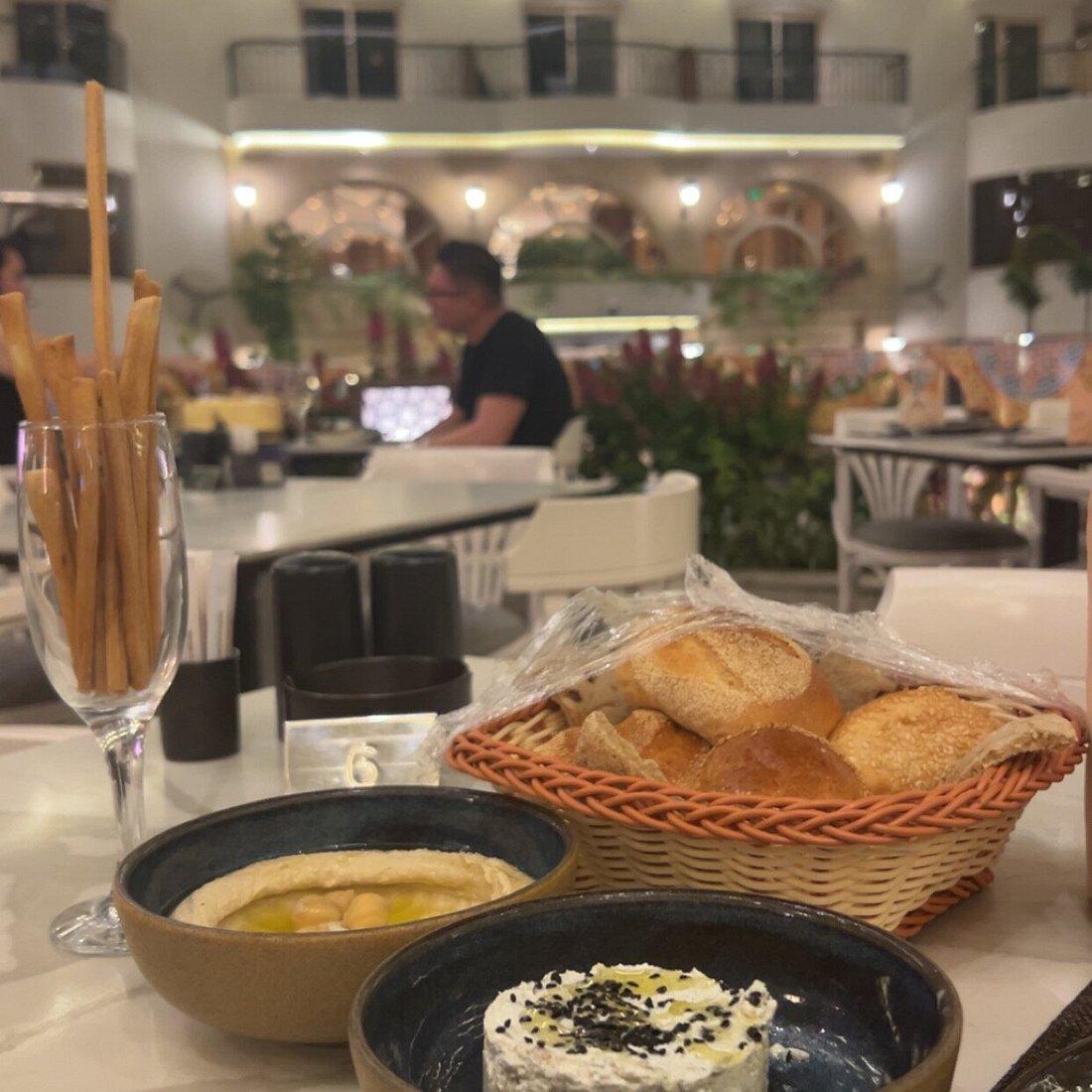 El Tarboush Restaurant