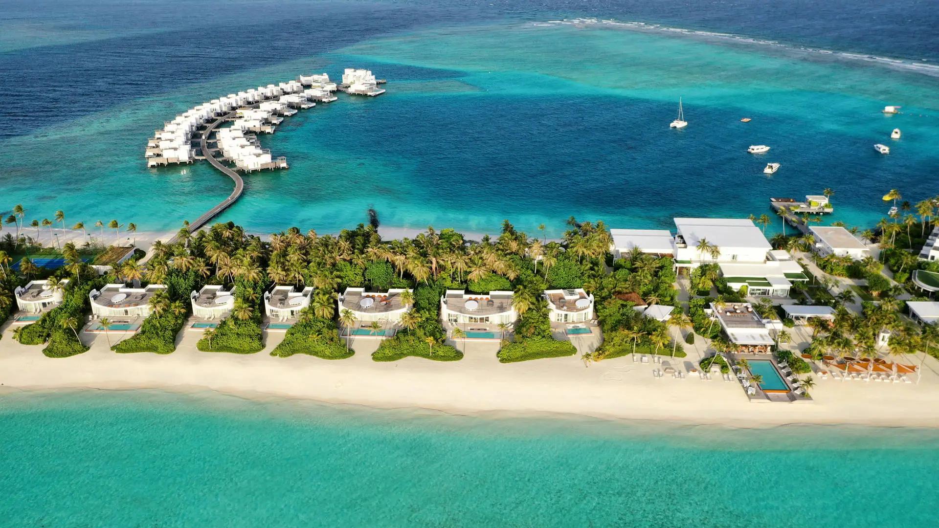 Overwater bungalows and speedboat in North Malé Atoll, Maldives